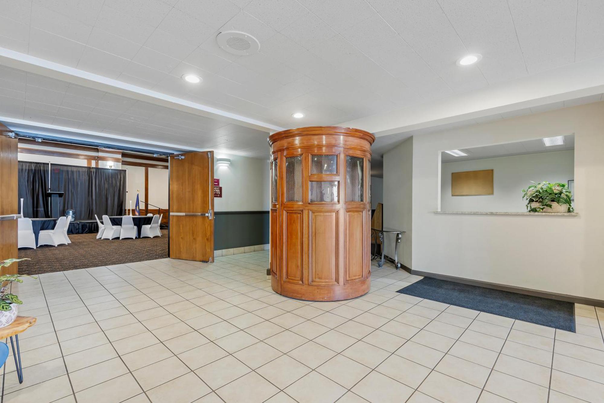 Seaport Inn & Suites Lewiston Bagian luar foto